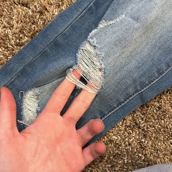 !NWT! Juniors skinny jeans ripped - Picture 5 of 7
